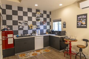 Fridge, microwave, stovetop, dishwasher