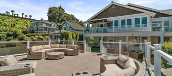 2 King Suites in Old Town | Bay Views + Patio + Garage!