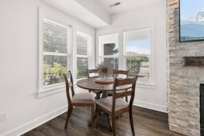 Dining - 2 King Suites in Old Town | Bay Views + Patio + Garage! (Tacoma)