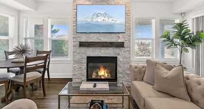 2 King Suites in Old Town | Bay Views + Patio + Garage!