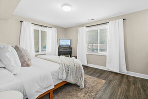 2 bedrooms, desk, iron/ironing board, free WiFi