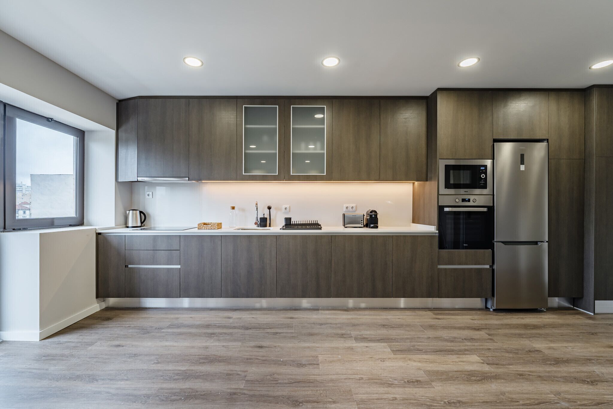 Kühlschrank, Mikrowelle, Ofen, Herdplatte