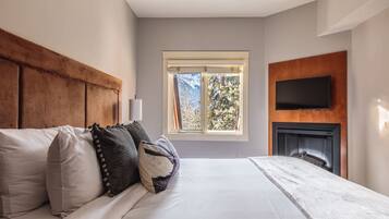 Travel cot, free WiFi, bed sheets