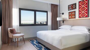 Superior Junior Suite | Sengetøy av topp kvalitet, dundyner, senger med overmadrass og minibar