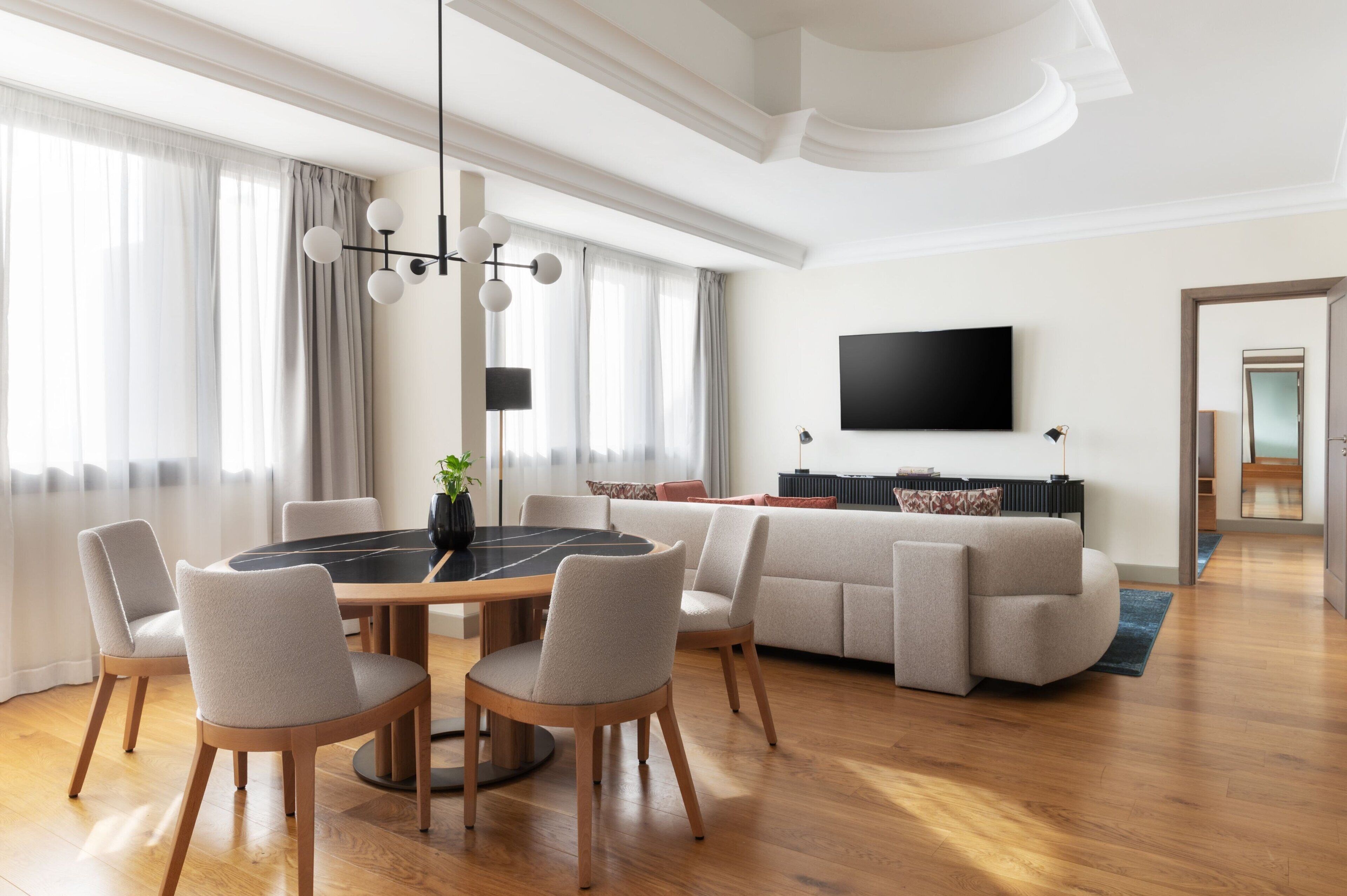 Roupas de cama premium, edredons de pluma, camas com colchões pillow-top