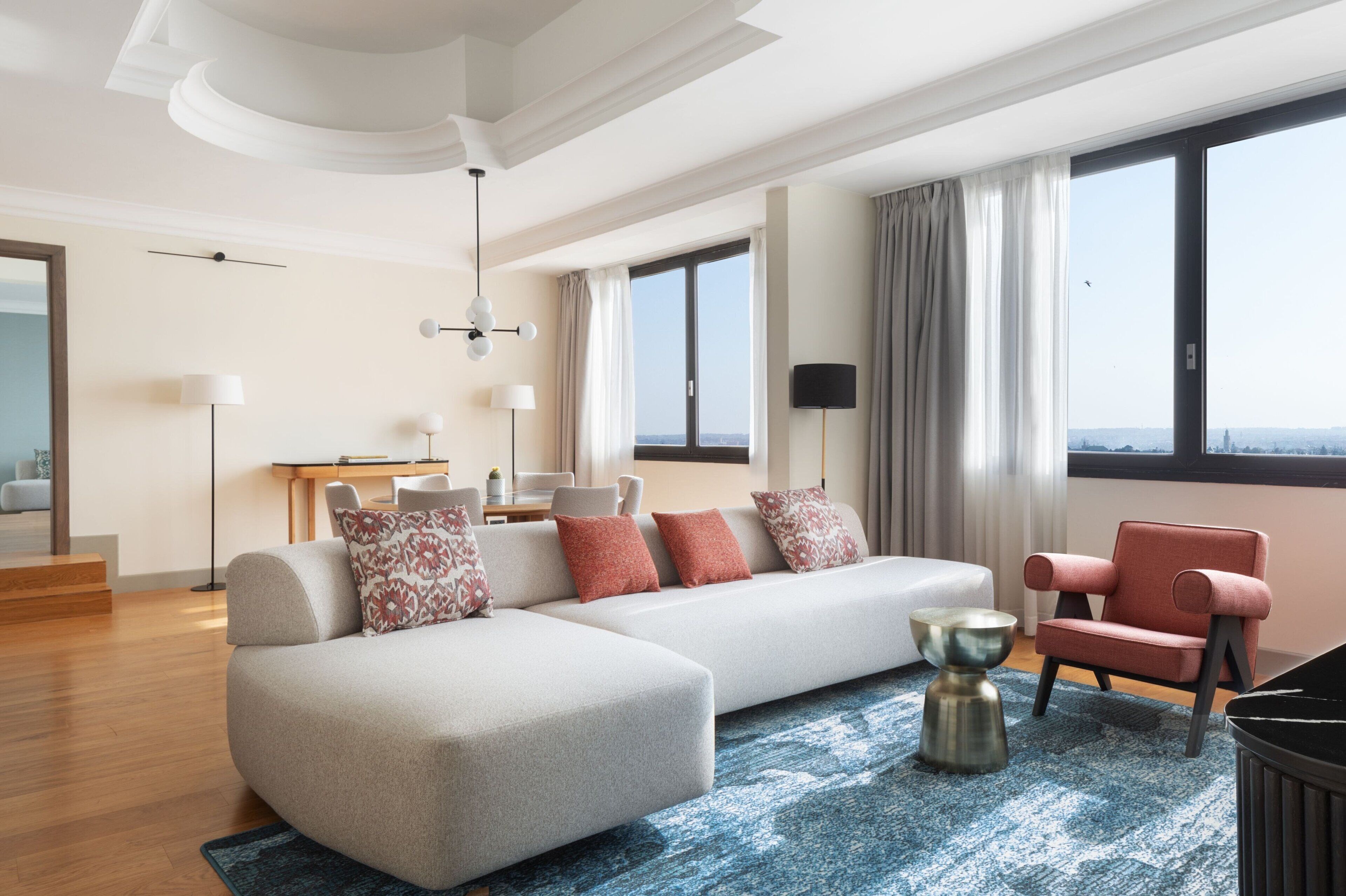 Sengetøy av topp kvalitet, dundyner, senger med overmadrass og minibar