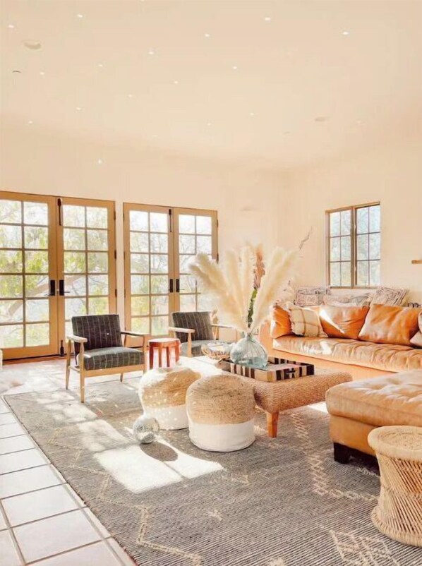 Smart TV, fireplace, video games, ping pong