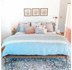 4 bedrooms, desk, iron/ironing board, travel cot