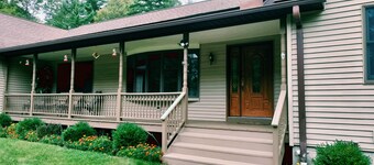 Spacious 4 bedroom house with a private pool in a quiet area