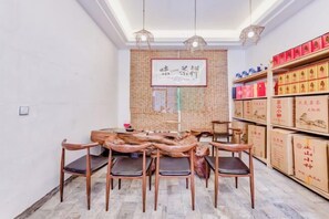 Interior - Yilu Gangwan Inn (Wuyishan)