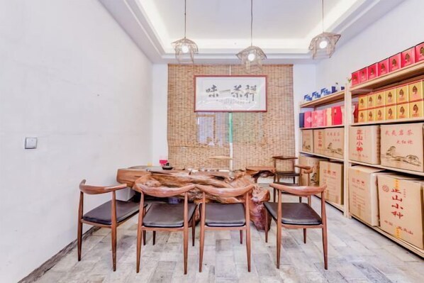 المنشأة من الداخل