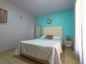 Habitación estándar | Decoración personalizada y muebles diferentes 
