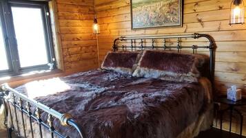 2 bedrooms, travel crib, WiFi, bed sheets