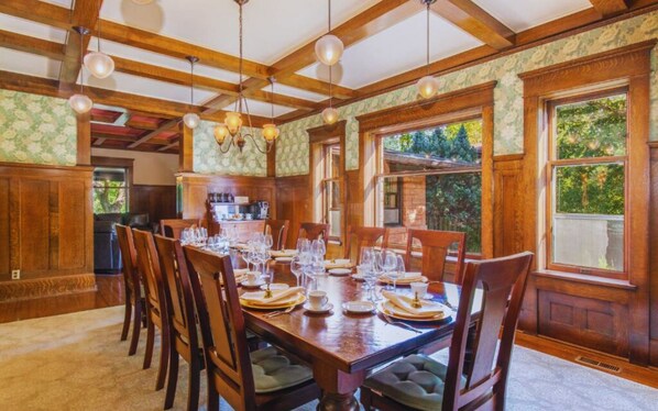 Dining - Martha's Bed and Breakfast (Lincoln)