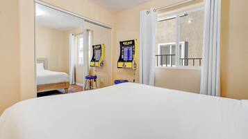 4 bedrooms, desk, iron/ironing board, travel crib