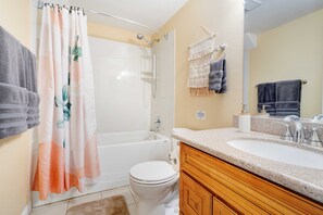 Badekar, hårføner, håndklær og såpe