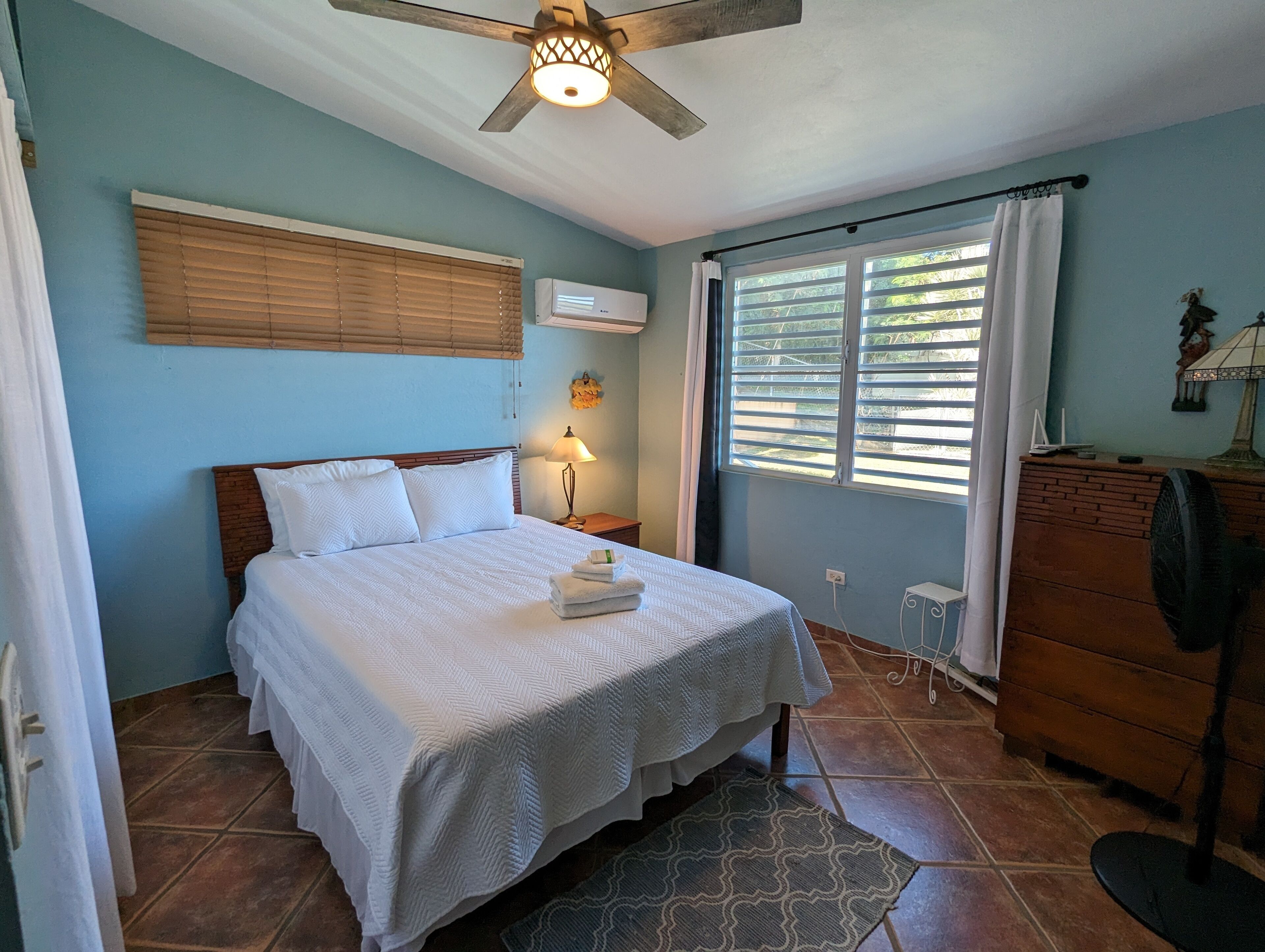 3 bedrooms, iron/ironing board, travel crib, free WiFi