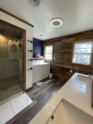 Home in Medical District. Near TTU & Downtown. Backyard oasis w lots of parking!