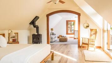 Deluxe Room, 1 King Bed