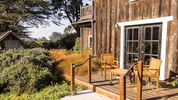 Zimmer, 1 King-Bett, Kamin, Meerblick | Hochwertige Bettwaren, Bügeleisen/Bügelbrett, kostenloses WLAN