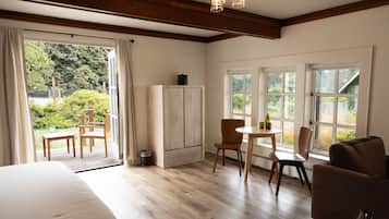 Zimmer, 1Â King-Bett, Kamin, Meerblick | Wohnbereich