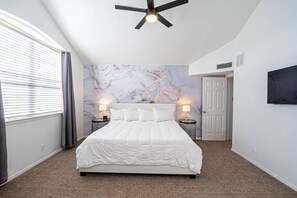 3 bedrooms, iron/ironing board, WiFi, bed sheets - Casa Nico - Contemporary Home with Pool & Gym (El Paso)