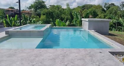 Casa Campestre with Jacuzzi and Pool - Aguabonita