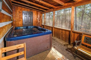 Interior - Heaven in the Pines (Sevierville)