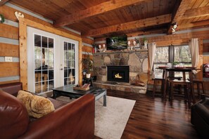 Interior - Heaven in the Pines (Sevierville)