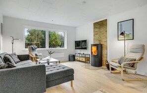 Een smart-tv en een open haard