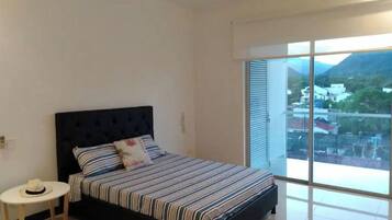 3 Schlafzimmer, Schreibtisch, kostenloses WLAN, BettwÀsche