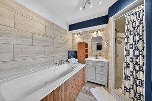 Doccia, set di cortesia gratuito, asciugacapelli, asciugamani