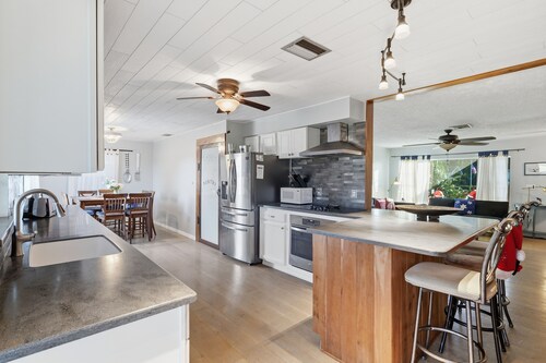 The Lake Home - PET FRIENDLY!  A Beautiful Oasis In The Heart Of Florida! by RedAwning