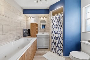 Douche, articles de toilette gratuits, sèche-cheveux