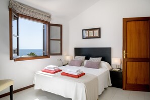 2 bedrooms, in-room safe, iron/ironing board, free WiFi