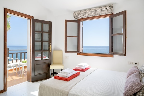 2 bedrooms, in-room safe, iron/ironing board, free WiFi