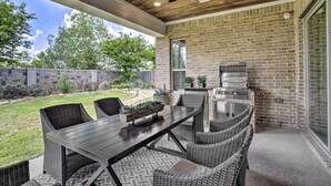 Outdoor dining - Family-Friendly Brookshire Home w/ Game Room! (Brookshire)