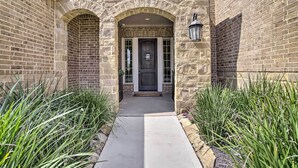 Exterior detail - Family-Friendly Brookshire Home w/ Game Room! (Brookshire)