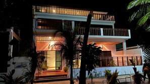 Terrace/patio - Zeeo - Guest house Beach front property (Thulusdhoo)
