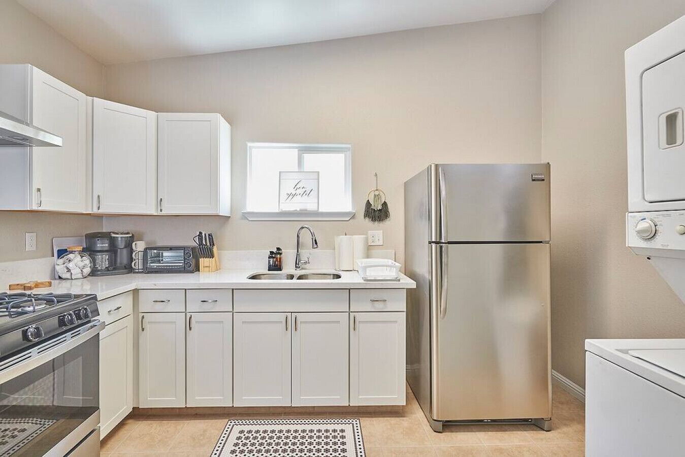 Bright & Cozy Studio Best Tower District Location