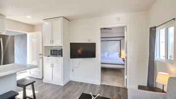 1 bedroom, desk, iron/ironing board, free WiFi