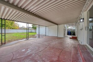 المنطقة المحيطة بالمنشأة