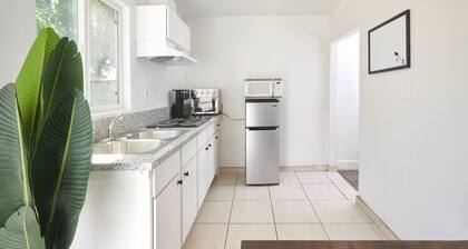 Del Mar Studio · Charming Studio I 600Mbps Walk to Tower District