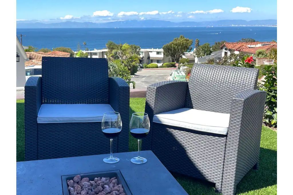 Striking Oceanview Escape / Walk to the Beach