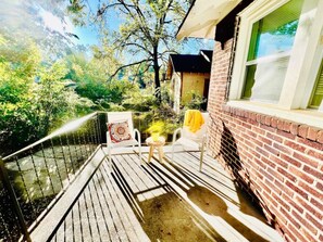 Terrace/patio - Stylish 3BR Home Sleeps 8 w/ Grill – Near CrossPlex & Downtown (Birmingham)