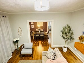 TV - Stylish 3BR Home Sleeps 8 w/ Grill – Near CrossPlex & Downtown (Birmingham)