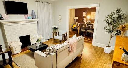 Stylish 3BR Home Sleeps 8 w/ Grill – Near CrossPlex & Downtown