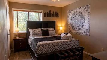 4 bedrooms, desk, iron/ironing board, free WiFi