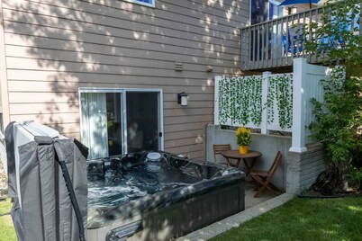 New~The Lily Pad~Hot tub & Sauna /Dog&Kid Friendly