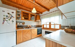 Réfrigérateur, four, plaque de cuisson, lave-vaisselle